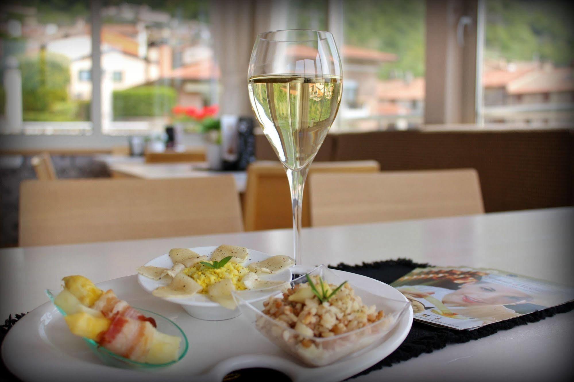 Hotel Miramonti Enoteca Pove del Grappa Екстер'єр фото